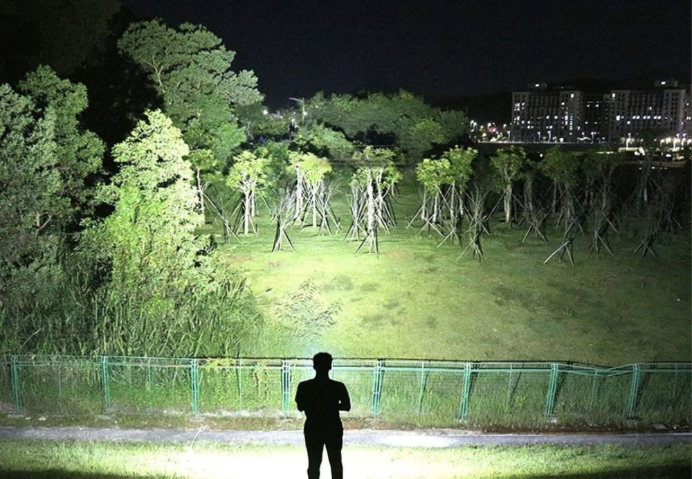 Мощный фонарь-повербанк 2 в 1