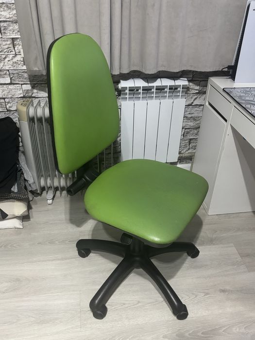 Продам кресло зеленое