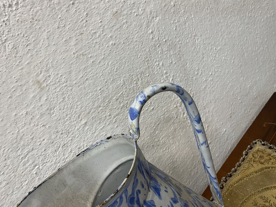 Голяма френска емайлирана кана