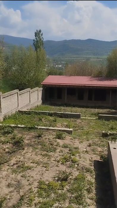 chorvoq Bochkada taraf qizil suvda uchaska sotiladi yer hisob gaz bor