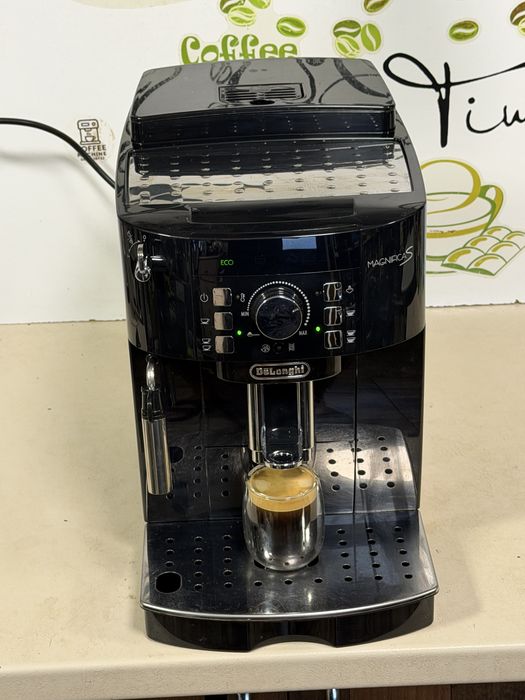 Кафемашина кафе автомат delonghi magnifica S с гаранция