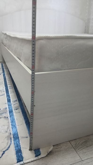 Кровать с матрасом