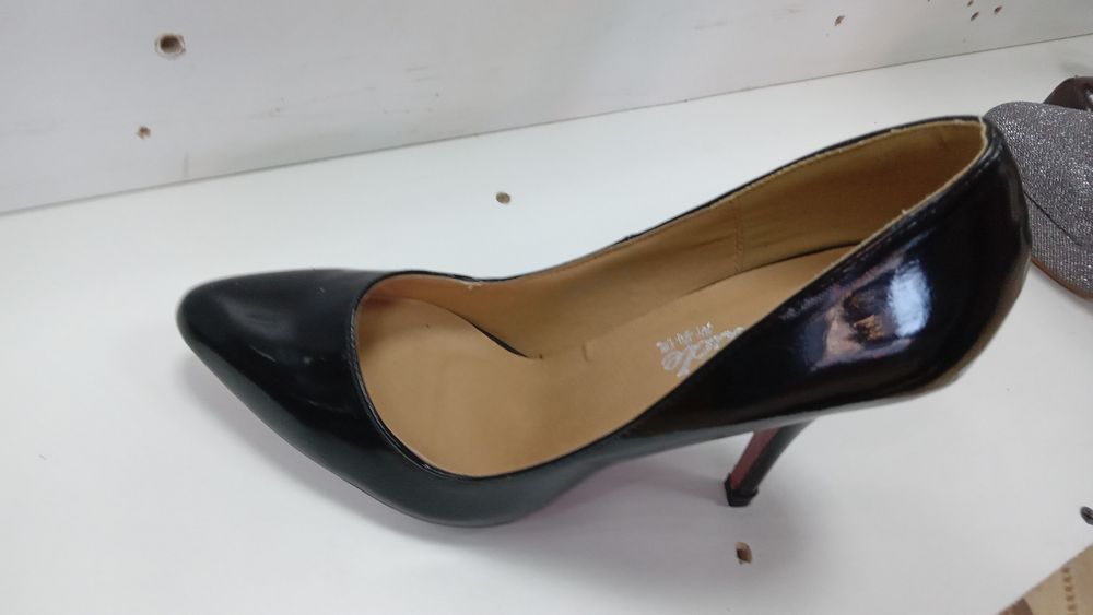 Продам женские туфли разные