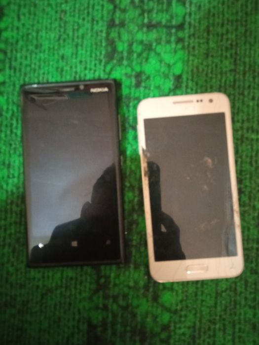 Samsung vaNokia sotiladi ishlashi yaxshi aybi ekrani isllamaydi zpchas