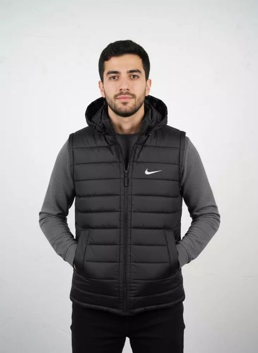 Erkaklar uchun yengil yingsiz kurtka sotuvda mavjud