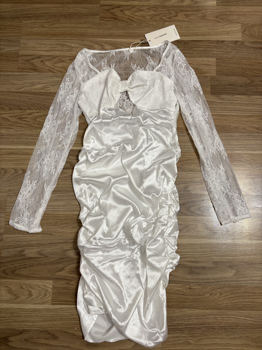 Бяла рокля сатен и дантела