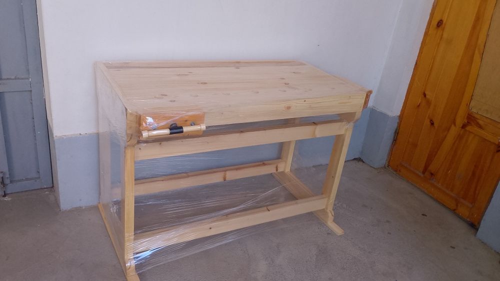 Верстак. столярный верстак. школьная верстак. деревянные верстак.