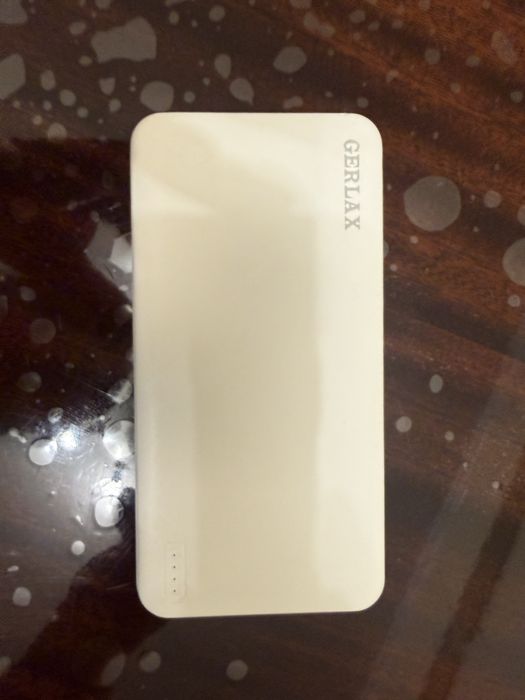 Поуербанк белый герлакс