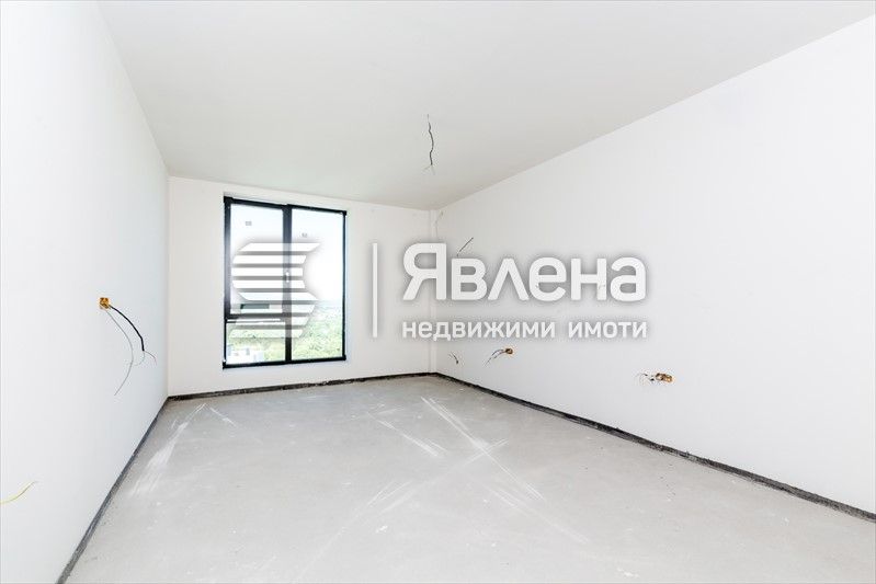 Продава 4-Стаен в Кръстова Вада