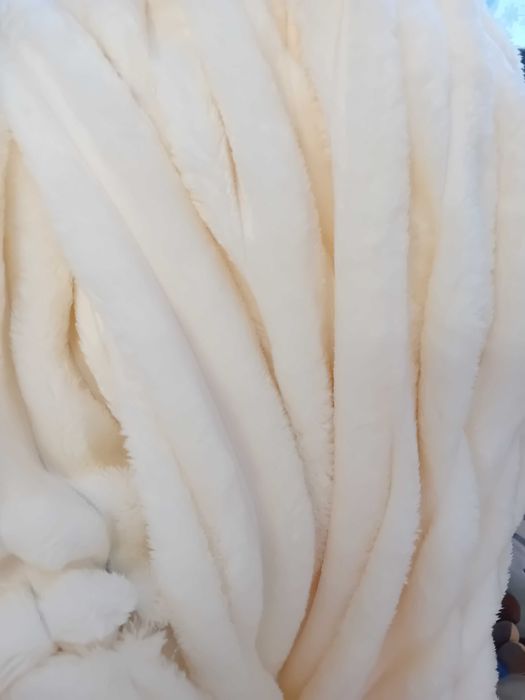 230x200 Luxurious Sherpe Throw Ivoire