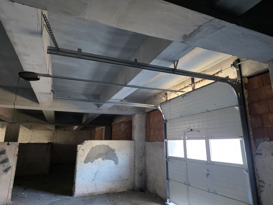 Секциони врати 2 броя