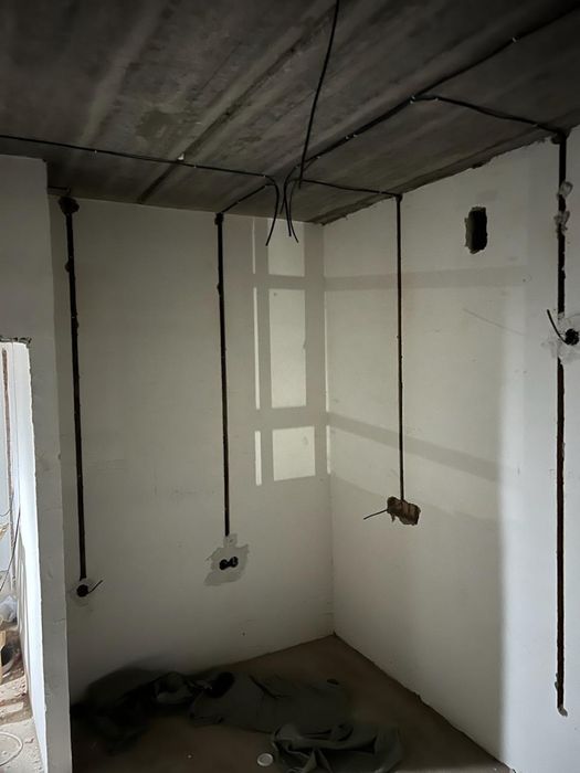 Электрик . Высшей котегории , по ремонту и обслуживанию помнщении .