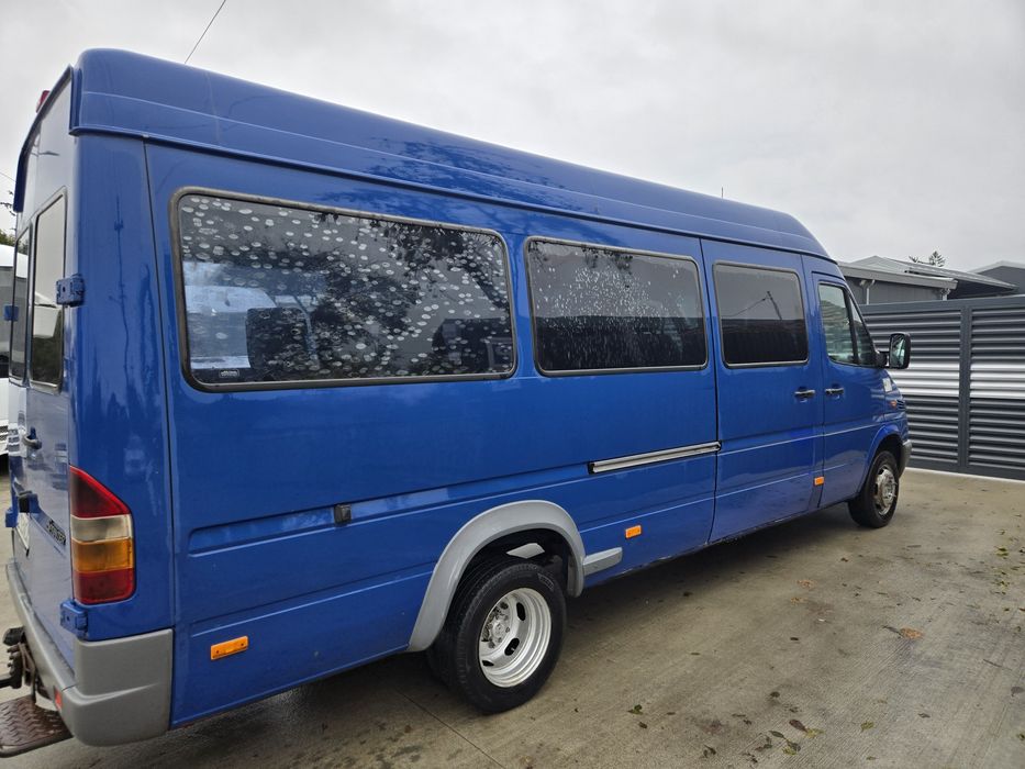 Vand microbuz sprinter 17 locuri