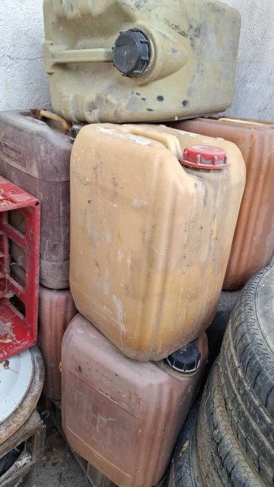 Продам канистры из под топлива