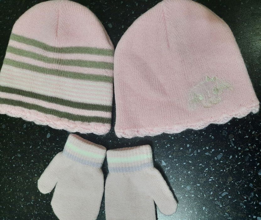 Новые шапочки на девочку 3-6 мес