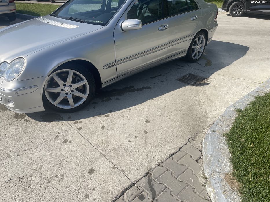 Jante originale Mercedes R17 + anvelope iarnă – stare foarte bună