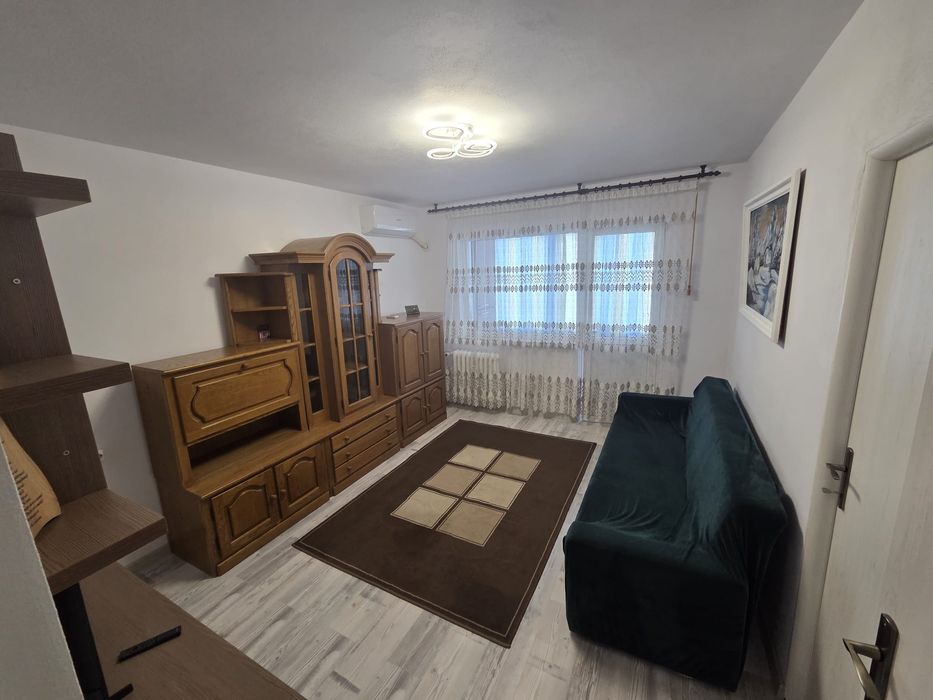 Inchiriez apartament.