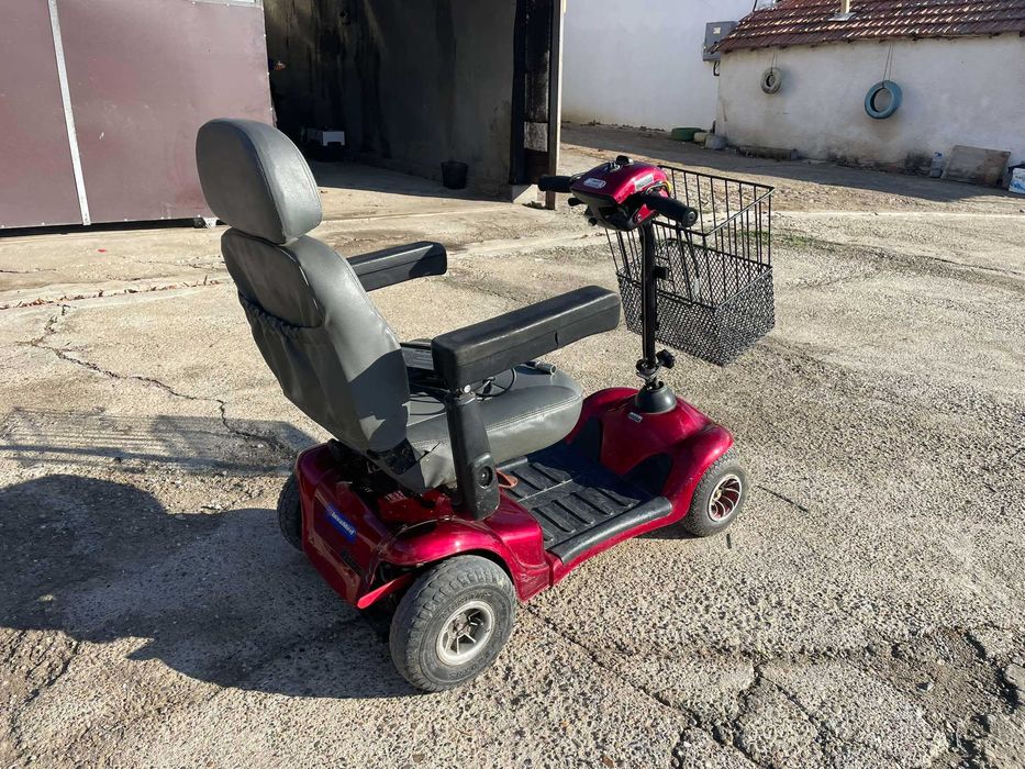 скутер за трудноподвижни хора или инвалиди