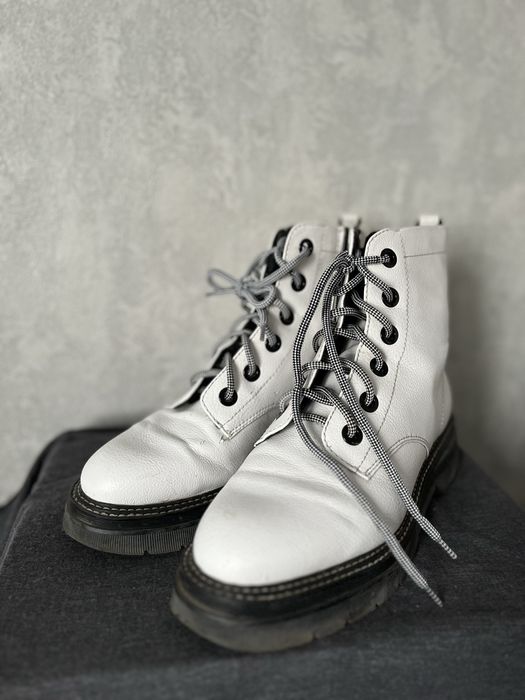 Продам кожаные сапоги tomaris