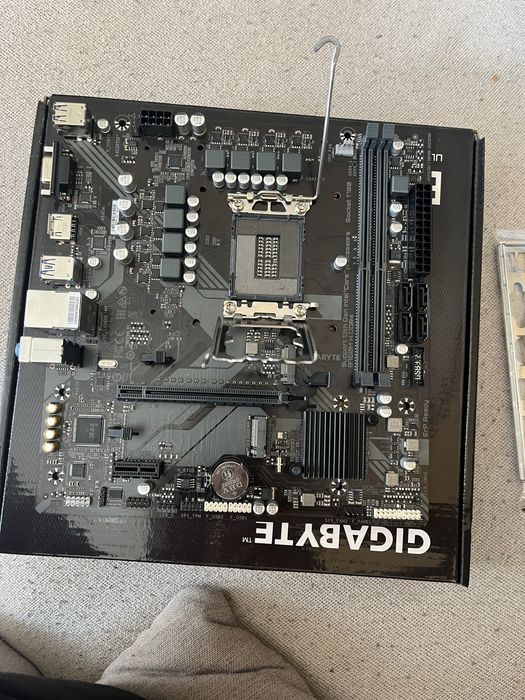 дънна плата GIGABYTE B760M H DDR4  LGA1700 5огънати пина