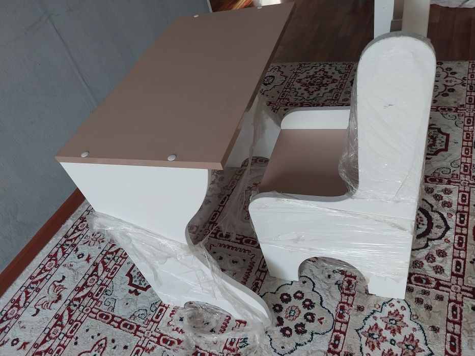 Детский столик новый