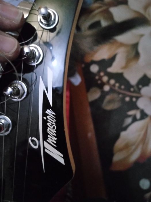 Продам элекро гитару