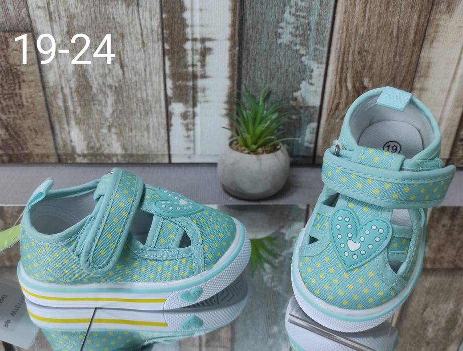 Пантофи за момиче