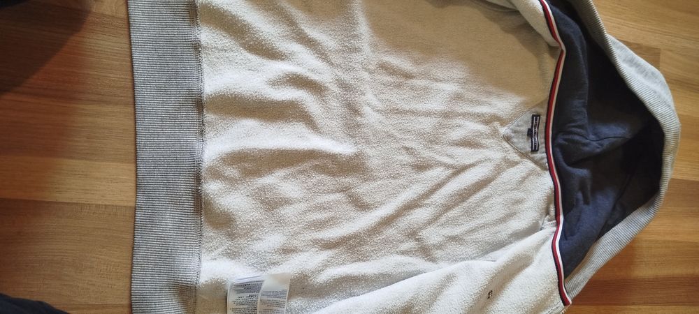 Запазено горните на Tommy Hilfiger