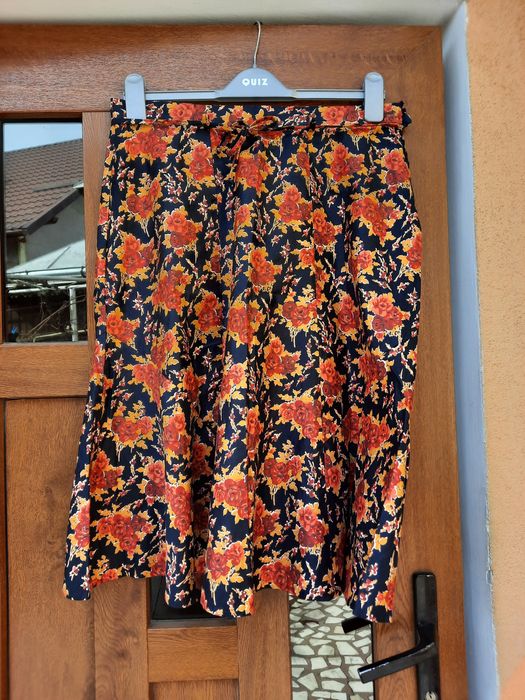 Fusta din poplin de bumbac mărimea 48(pe eticheta)