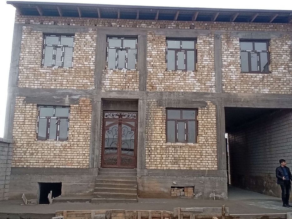 Учкахрамондан кирганда 3 кават каропка уй сотилади ёки бартер