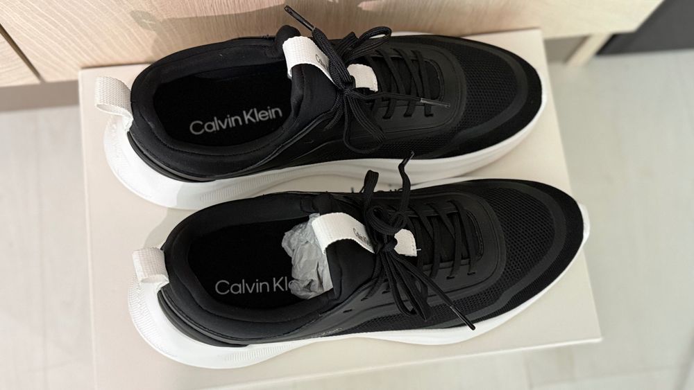 Calvin Klein Ниски маратонки в Черно