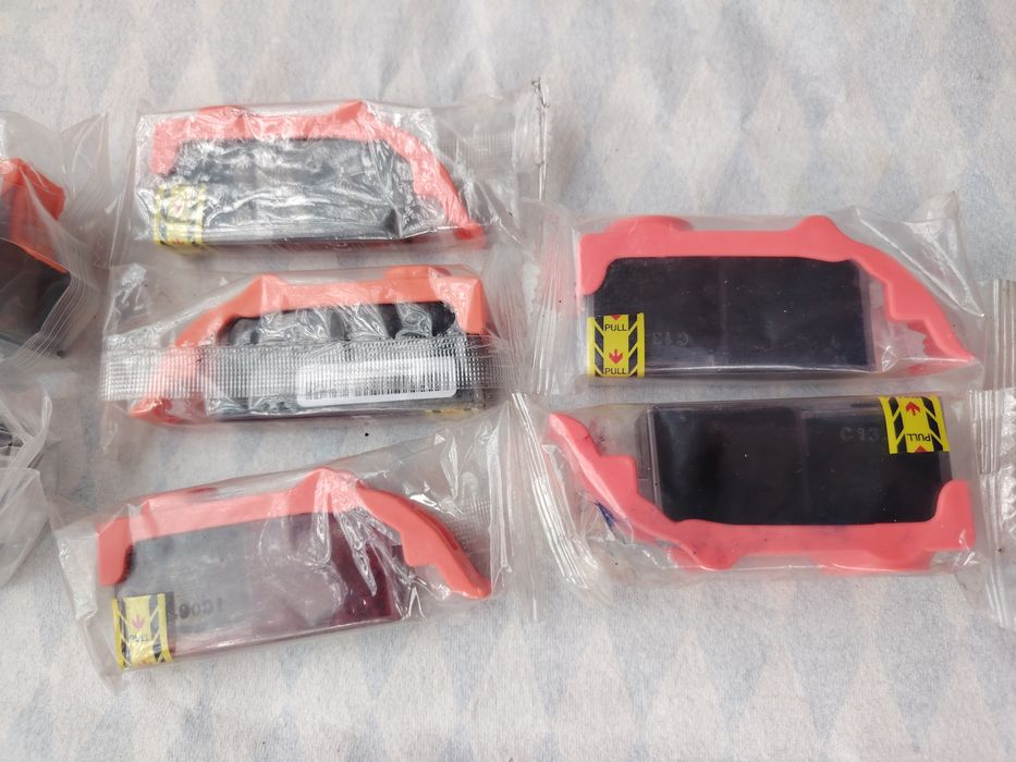 Cartușe vând la grămadă mai multe cartuse