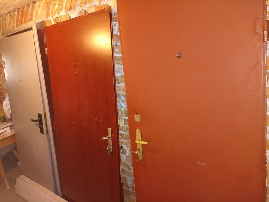 Метални врати с каси
