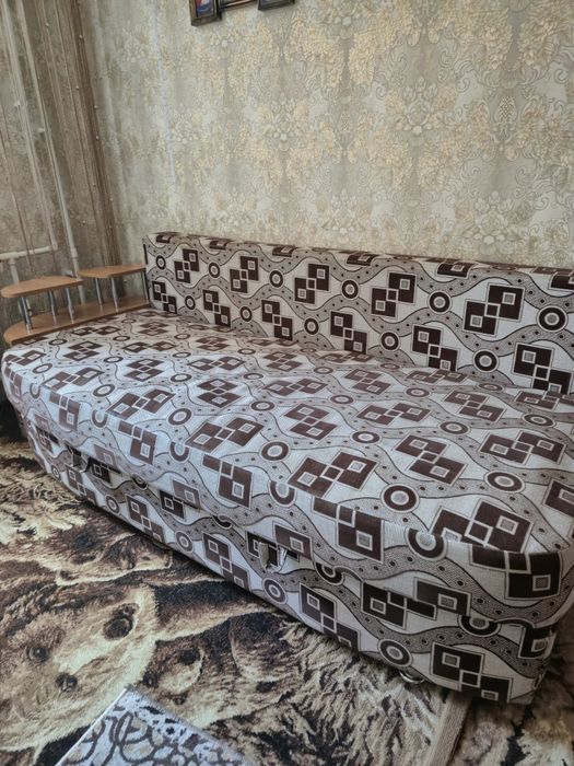Диван расклодной  имеется 2 таких