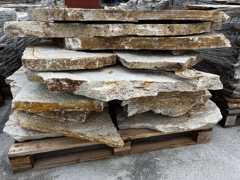 Големи плочи от естествен камък