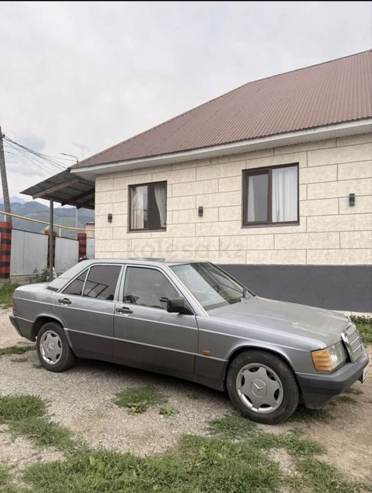 Продам машину Мерс 190