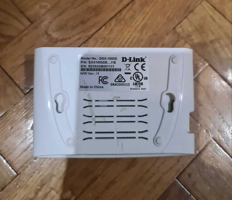 Descriere Switch DGS-1005D - 8 ports, 10/100/1000Mbps de la D-Link