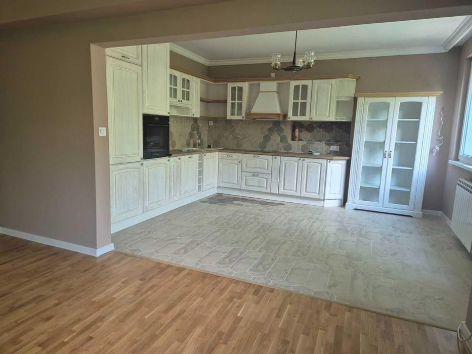 Дава се под наем Тристаен апартамент в София, Яворов - 94 кв.м за 1000 € - Снимка #2