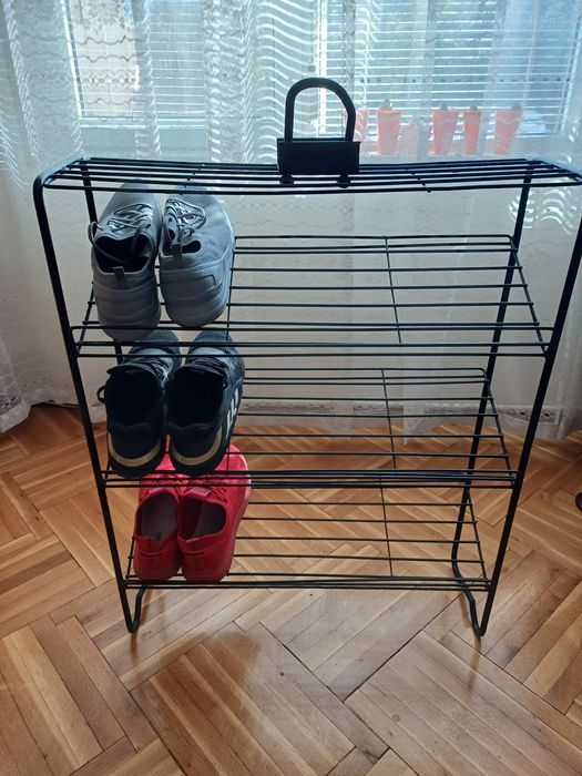 Продавам метална стойка за обувки