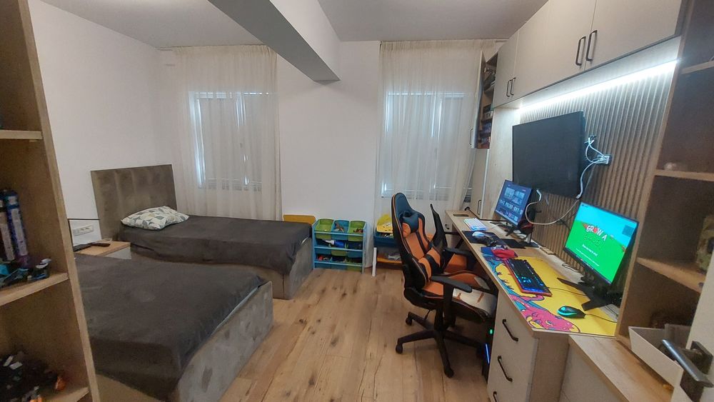 Vand apartament 3 camere in Ovidiu