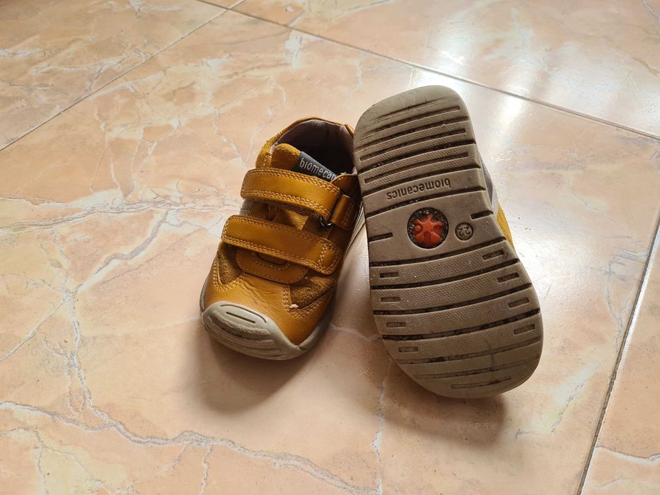 Детски обувки Biomecanics, естествена кожа, номер 22, отлично състояние