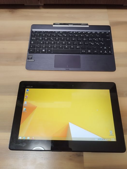 ASUS Transformers Book T100TA, dispozitiv 2-în-1 (tableta) touchscreen