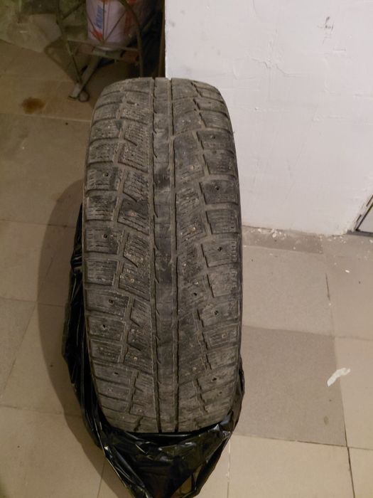 продам зимные шины шипованный