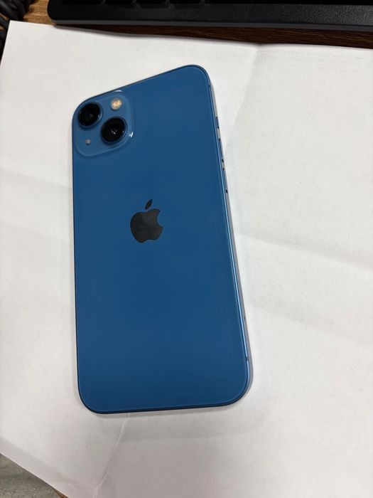 Продам IPhone 13