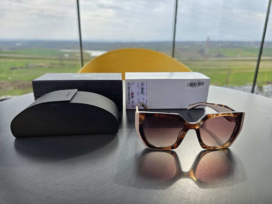 Ochelari de soare Prada