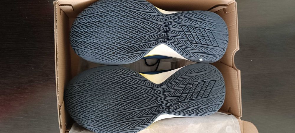 Маратонки, кецове adidas номер 40, стелка  25.5см+ падарък