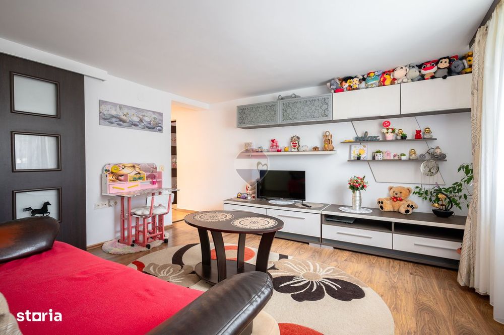 Apartament cu 3 camere, parcare, curte si spațiu depozitare în Sacele