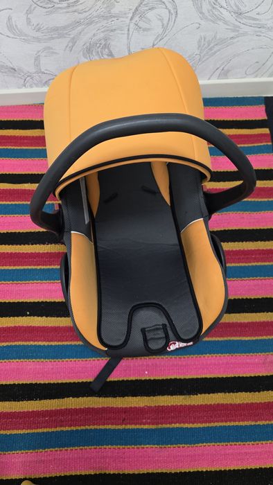 Продам автокресло 0+