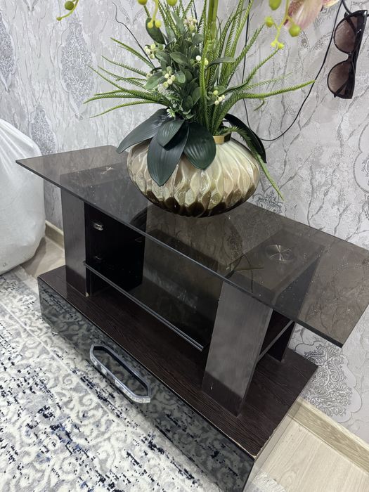 Подставка для телевизора , и прочих вещей