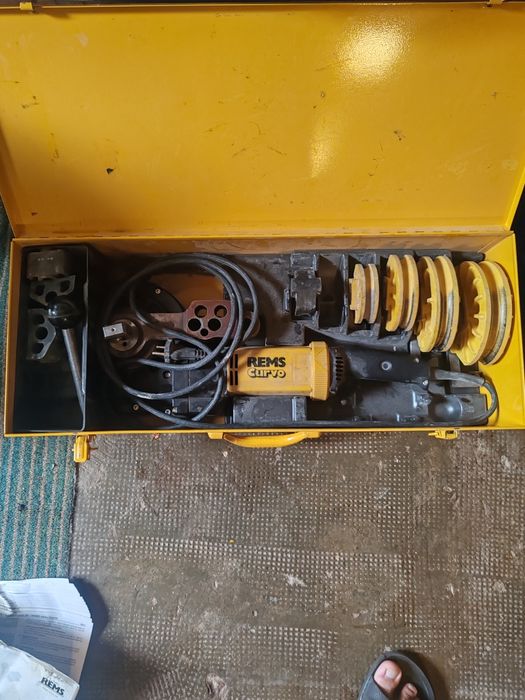 Presă de îndoit țeavă